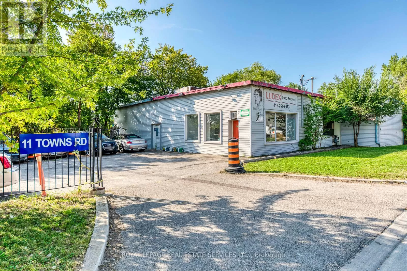 11 Towns Road, Toronto, Ontario M8Z 1A2