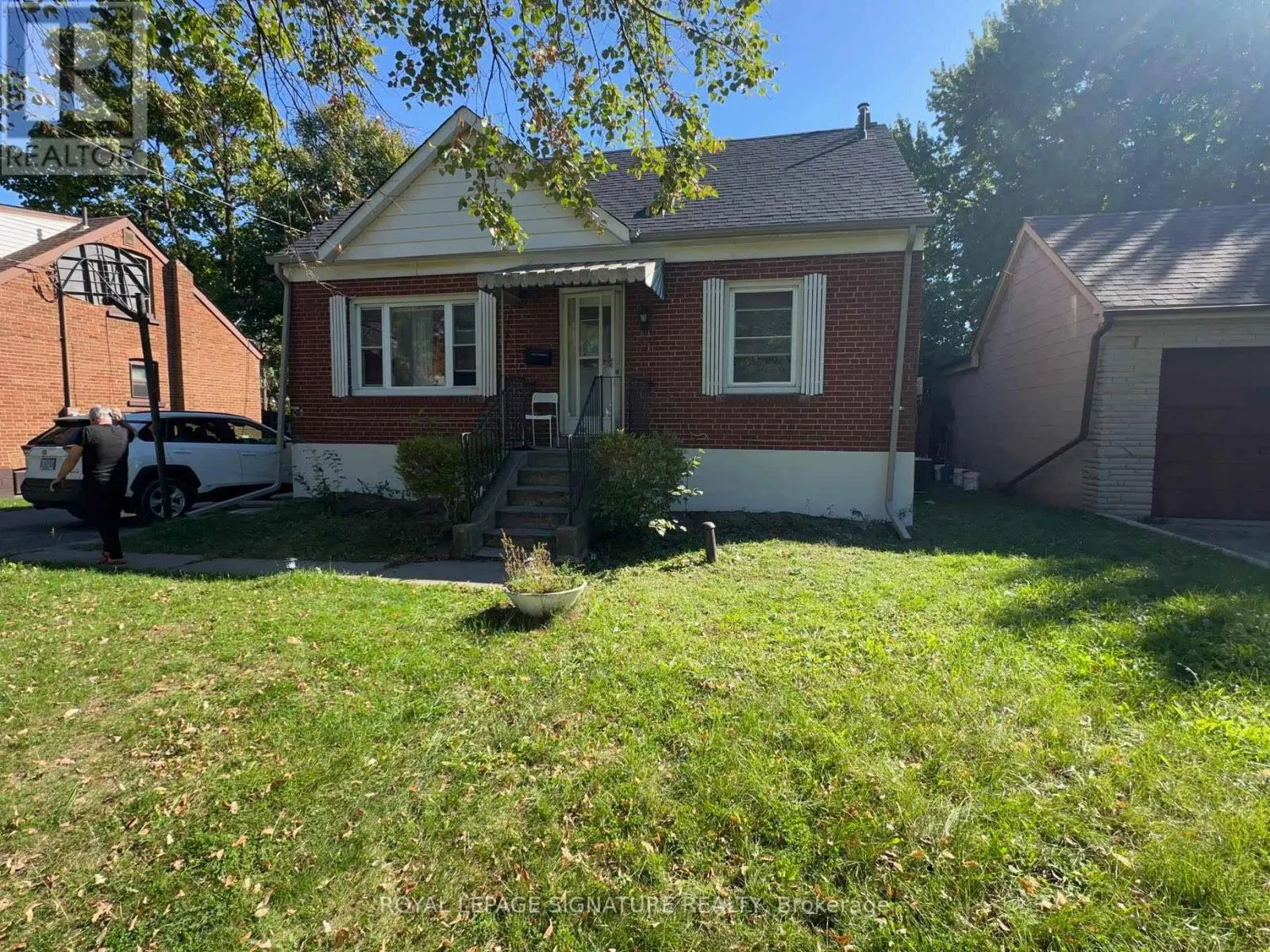 House for rent: 11 Yvonne Avenue, Toronto, Ontario M3L 1C6