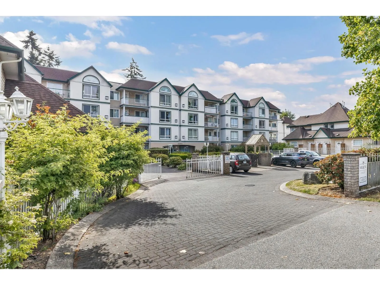 Apartment for rent: 110 10082 132 Street, Surrey, British Columbia V3T 5V3