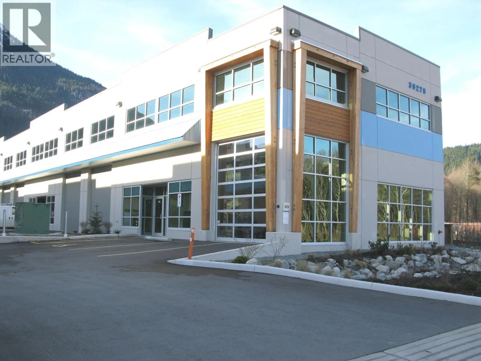 110 39279 Queens Way, Squamish, British Columbia V8B 0T5