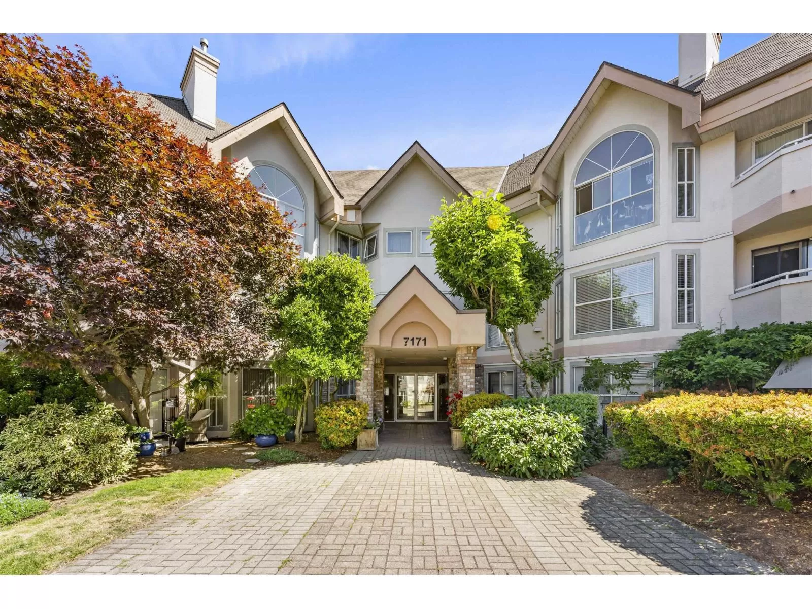 Apartment for rent: 110 7171 121 Street, Surrey, British Columbia V3W 1G9