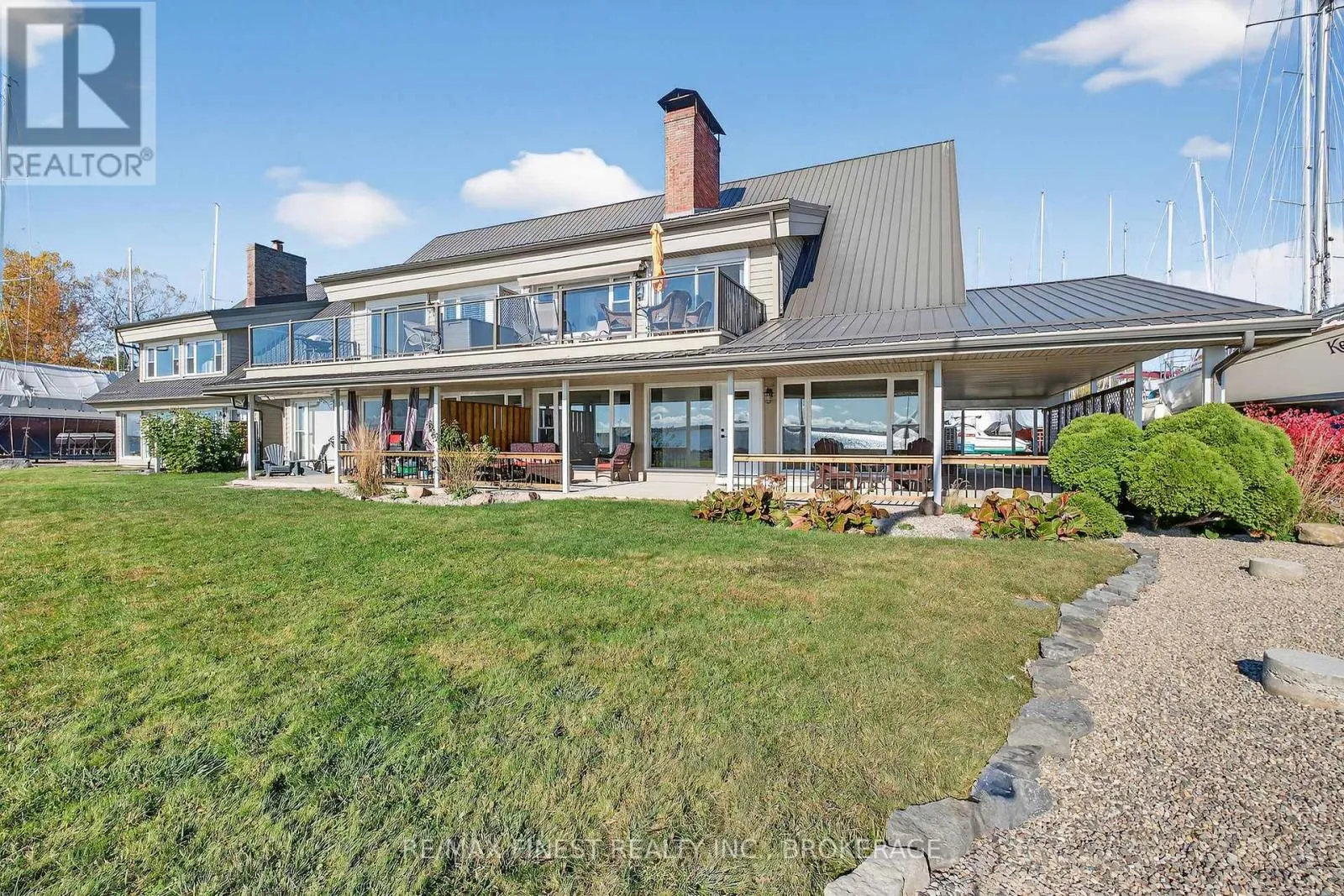 Apartment for rent: 110 Bayshore Drive, Loyalist, Ontario K0H 1G0