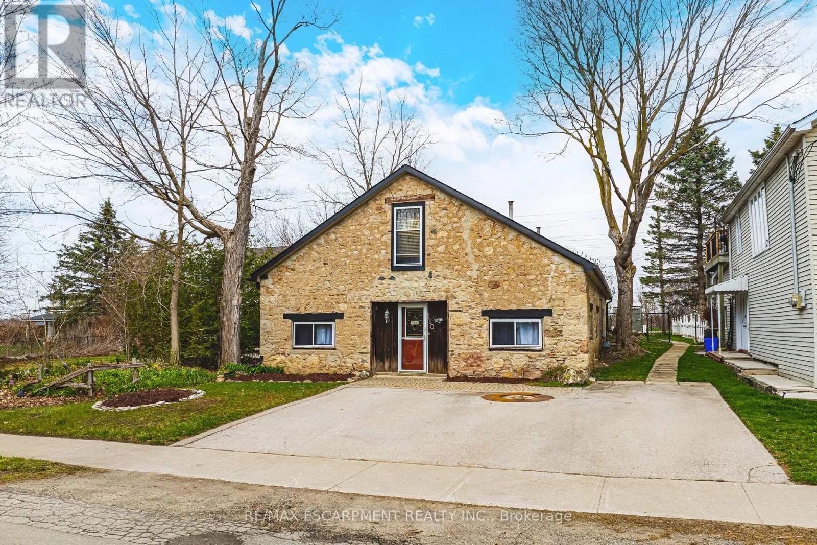 House for rent: 110 Freelton Road, Hamilton, Ontario L8B 0Z3