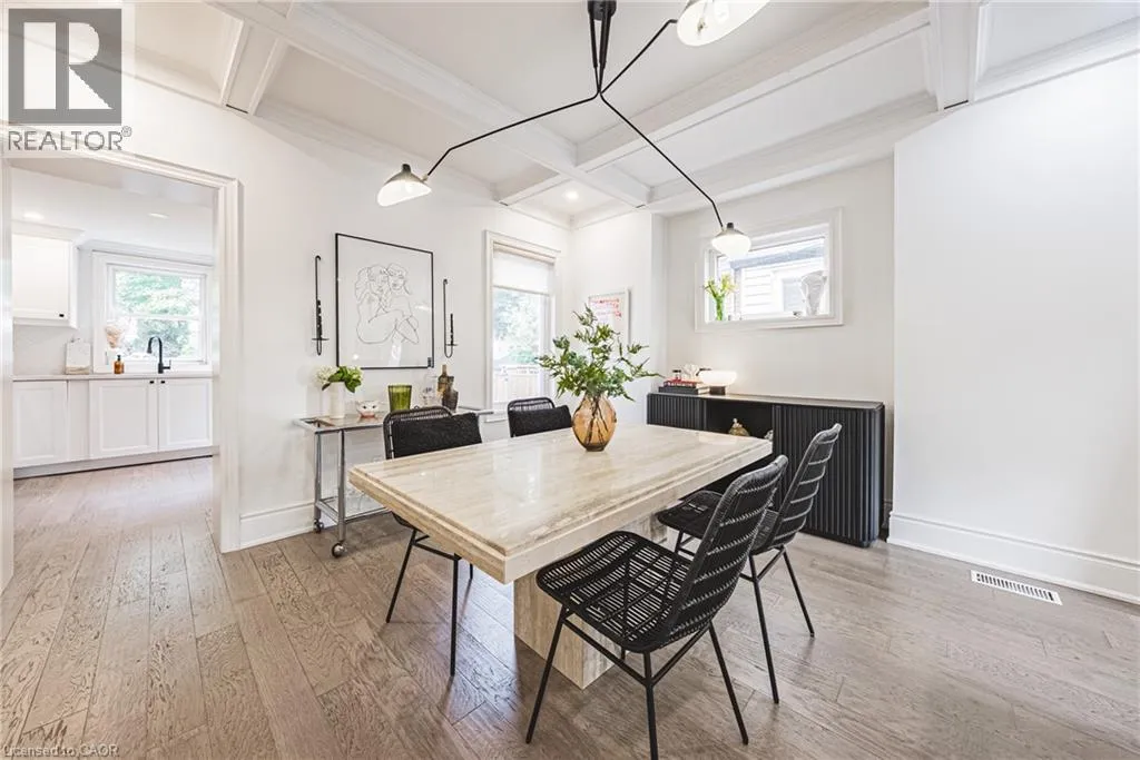 House for rent: 110 Kensington Avenue S, Hamilton, Ontario L8M 3H3