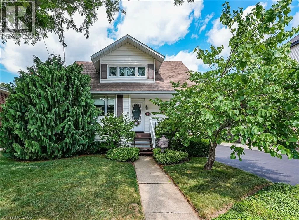 House for rent: 110 Livingston Avenue, Grimsby, Ontario L3M 1L6