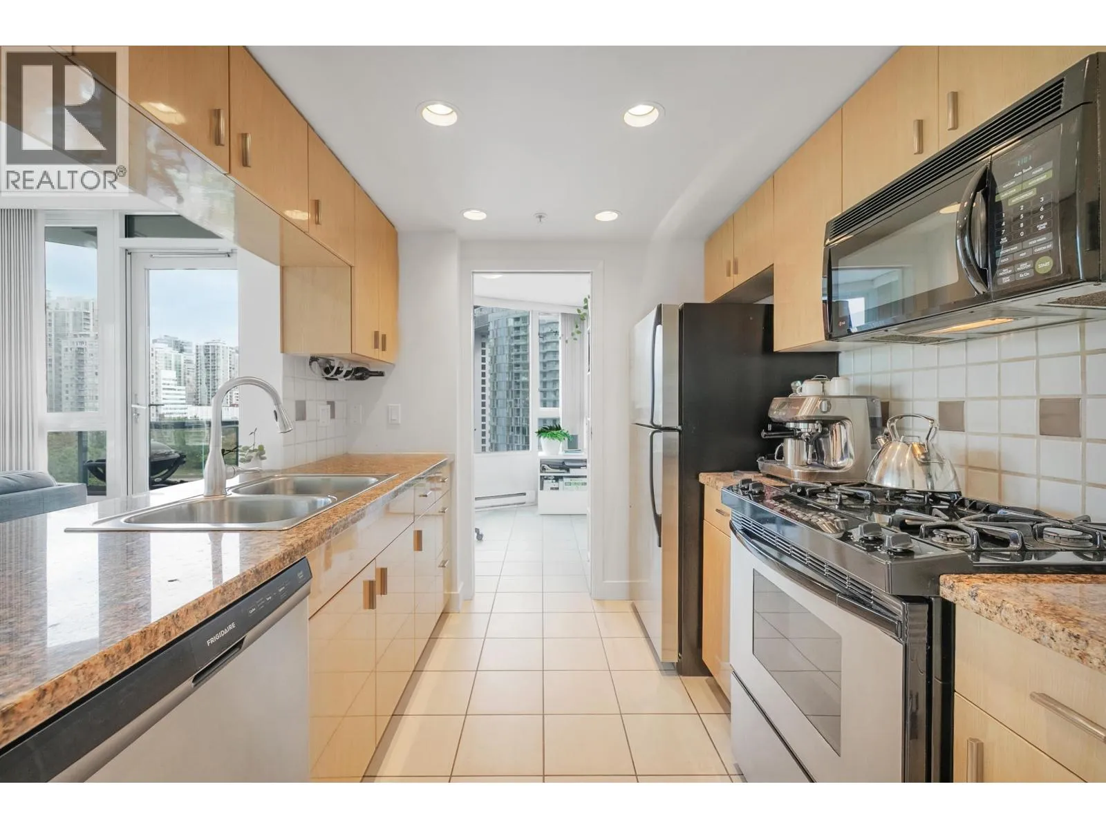 Apartment for rent: 1101 1033 Marinaside Crescent, Vancouver, British Columbia V6Z 3A3