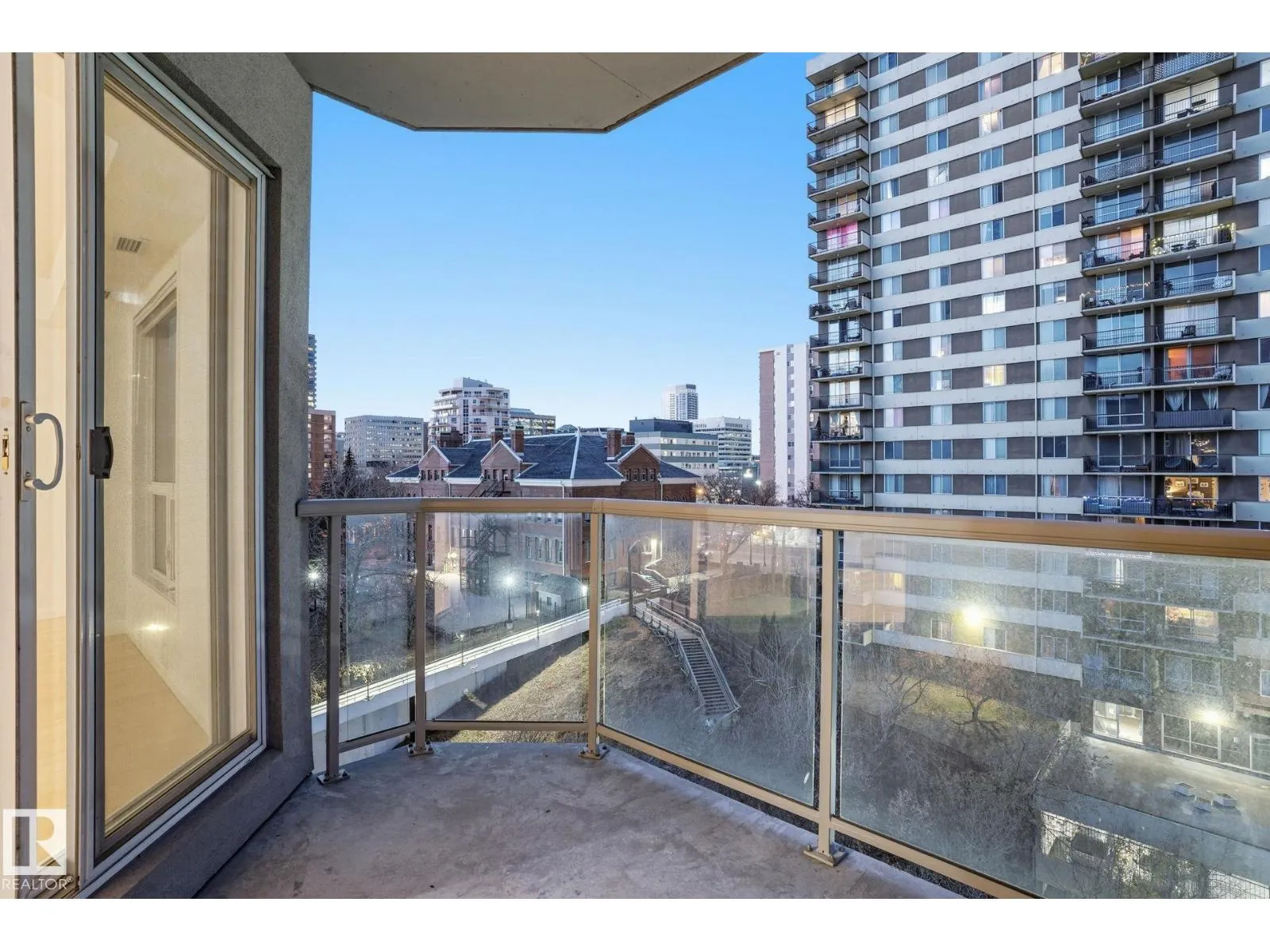 Apartment for rent: #1101 9819 104 St Nw, Edmonton, Alberta T5K 0Y8