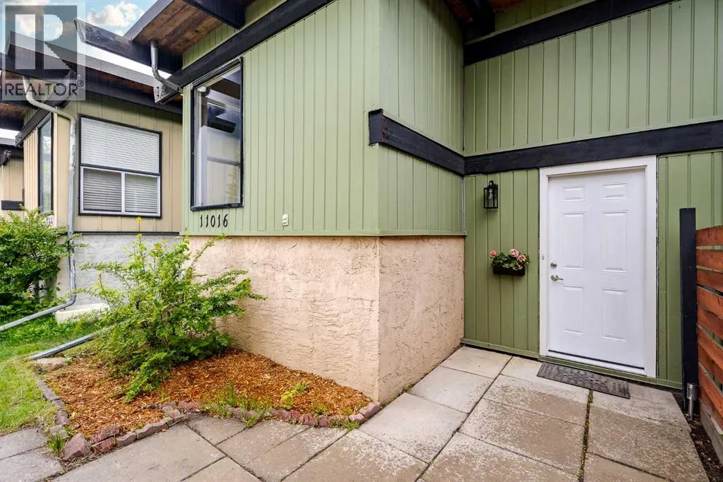 Duplex for rent: 11016 5 Street Sw, Calgary, Alberta T2W 1Y6