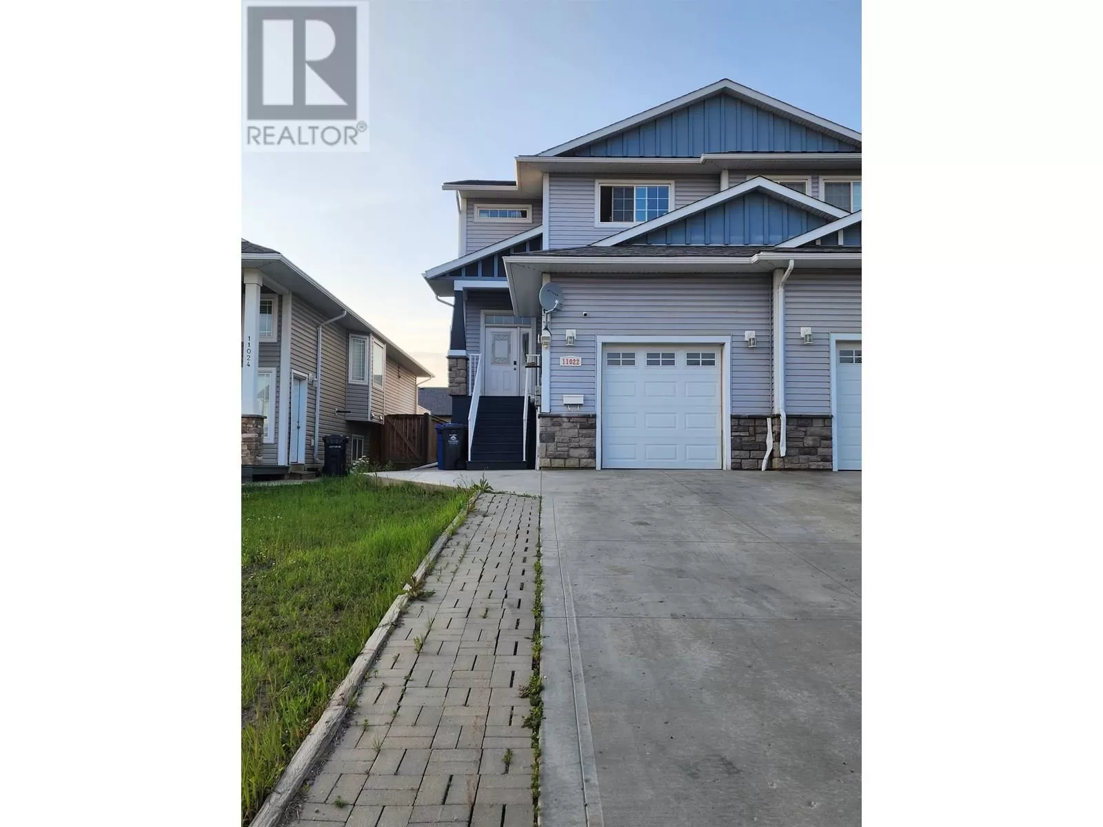 Duplex for rent: 11022 104a Avenue, Fort St. John, British Columbia V1J 0J3