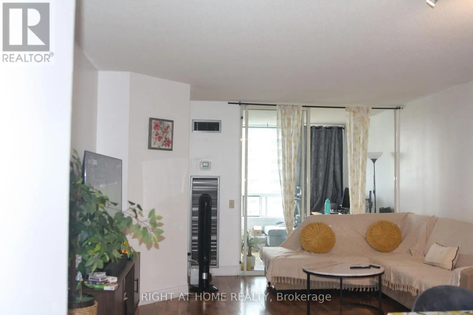 Apartment for rent: 1104 - 7 Bishop Avenue, Toronto, Ontario M2M 4J4