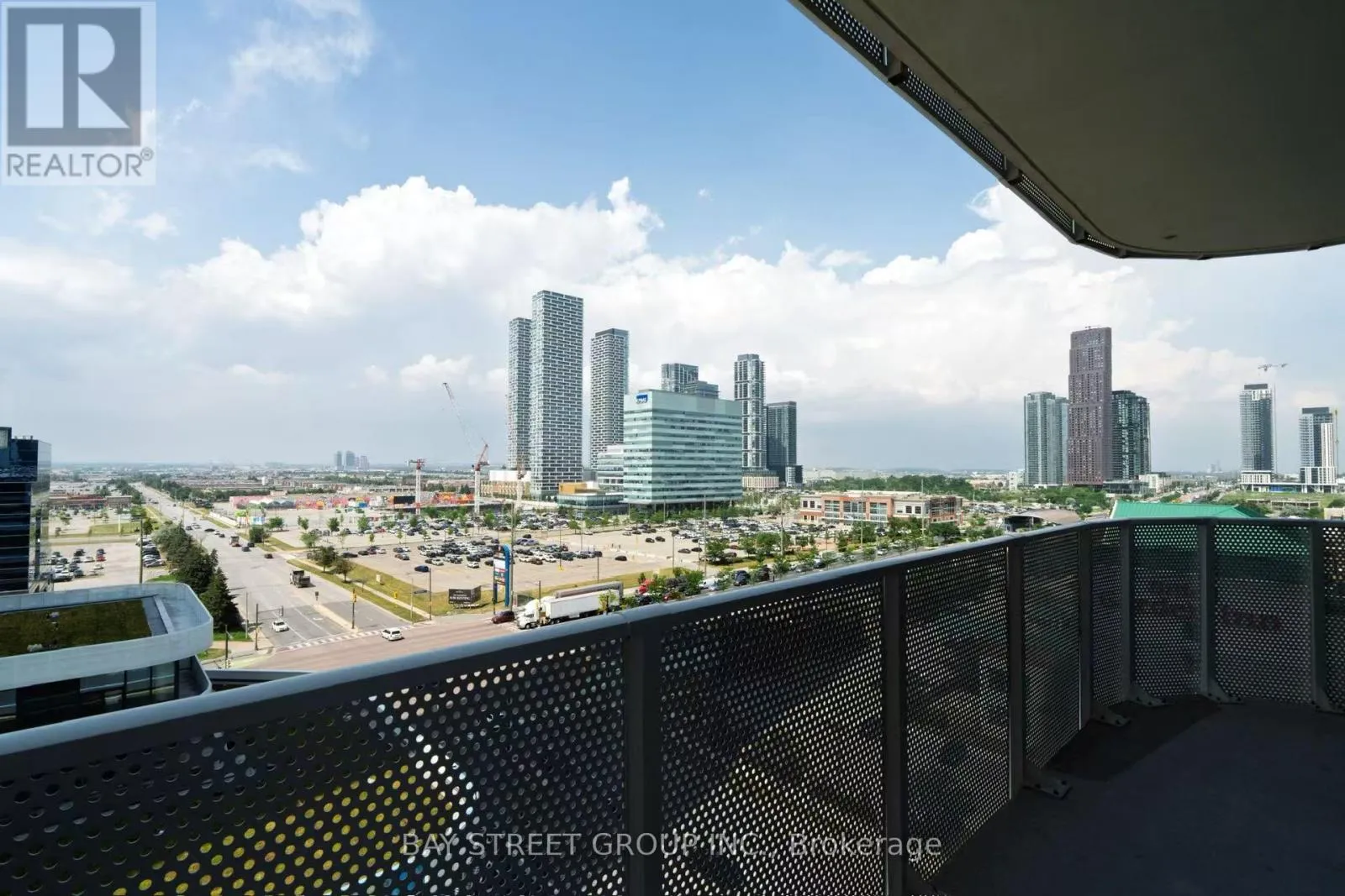 Apartment for rent: 1105 - 28 Interchange Way, Vaughan, Ontario L4K 0P8