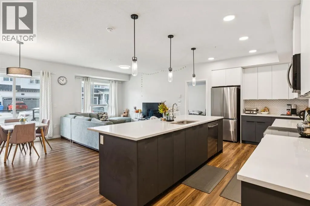 Apartment for rent: 1105, 33 Carringham Gate Nw, Calgary, Alberta T3P 1X7