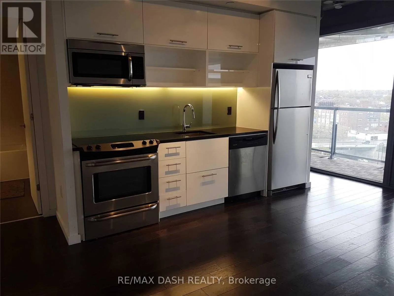 Apartment for rent: 1106 - 32 Trolley Crescent, Toronto, Ontario M5A 0E8