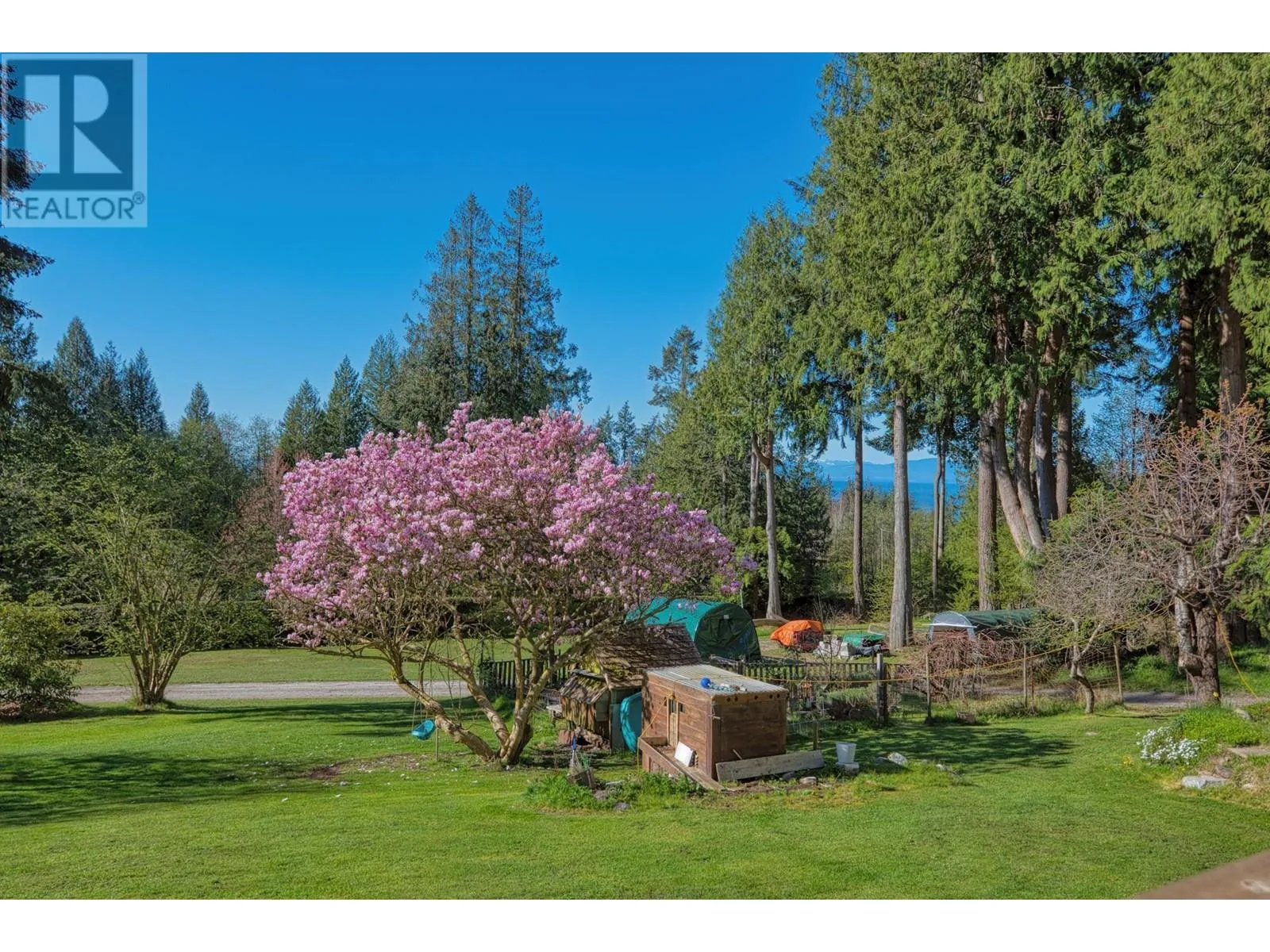 House for rent: 1106 A & B Gladwin Trail Road, Roberts Creek, British Columbia V0N 2W4