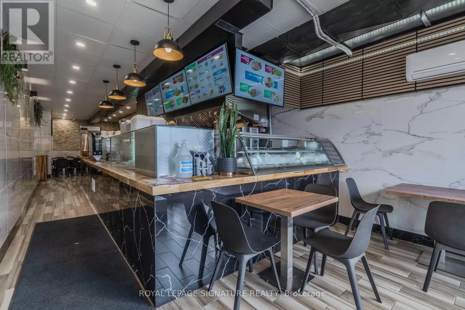 1106 Bloor Street W, Toronto, Ontario M6H 1M8