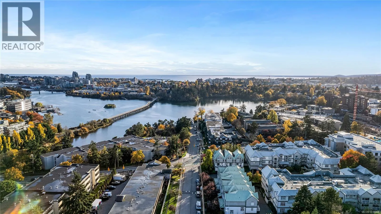 Apartment for rent: 111 3010 Washington Ave, Victoria, British Columbia V9A 1P6