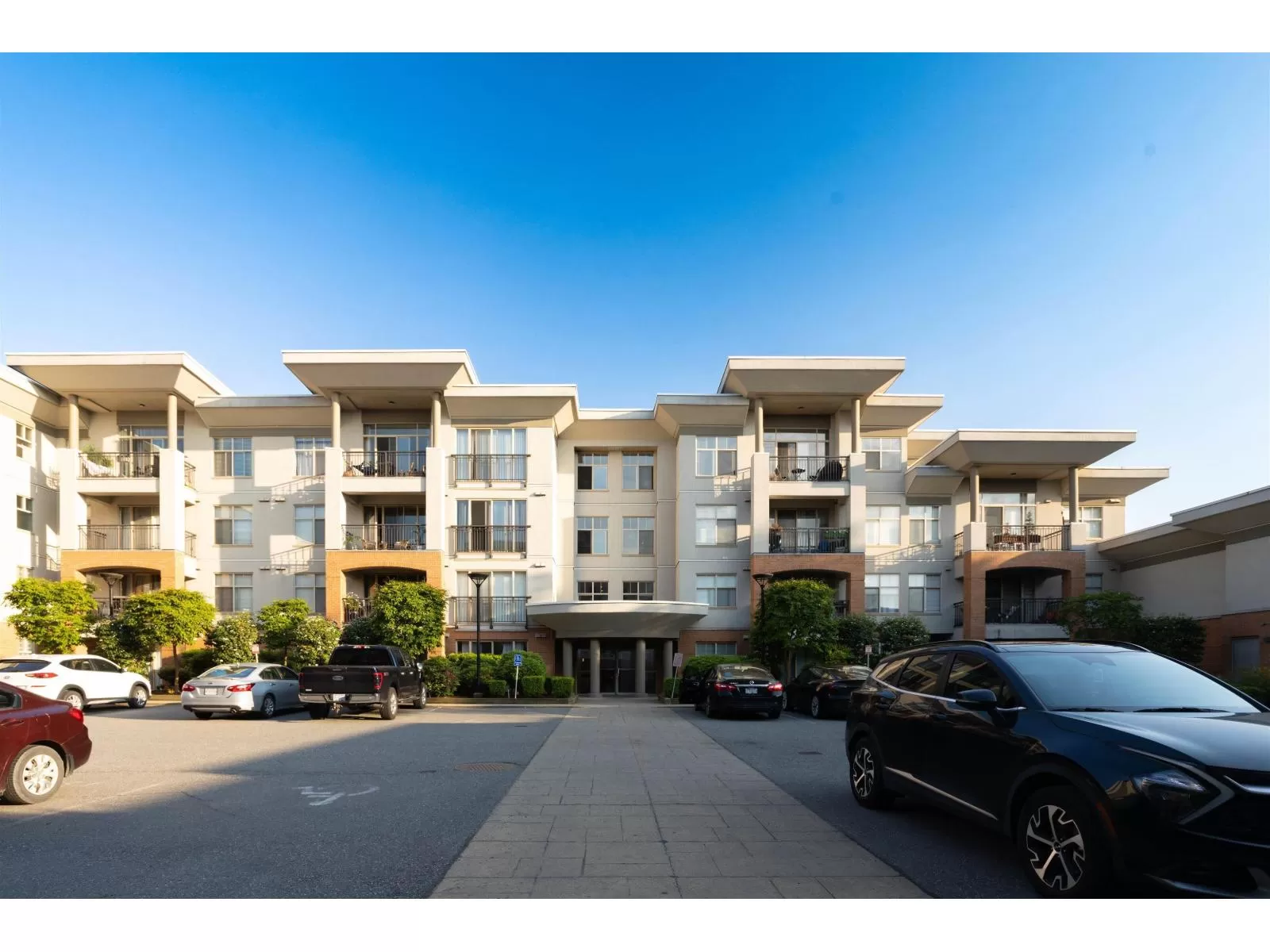 Apartment for rent: 111 33545 Rainbow Avenue, Abbotsford, British Columbia V2S 1Z6