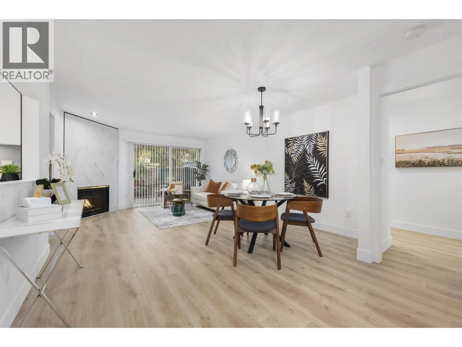 Apartment for rent: 111 5350 Victory Street, Burnaby, British Columbia V5J 1T1