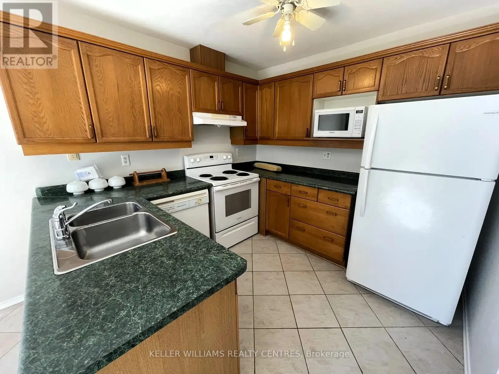 House for rent: 111 Athabaska Road, Barrie, Ontario L4N 8E6