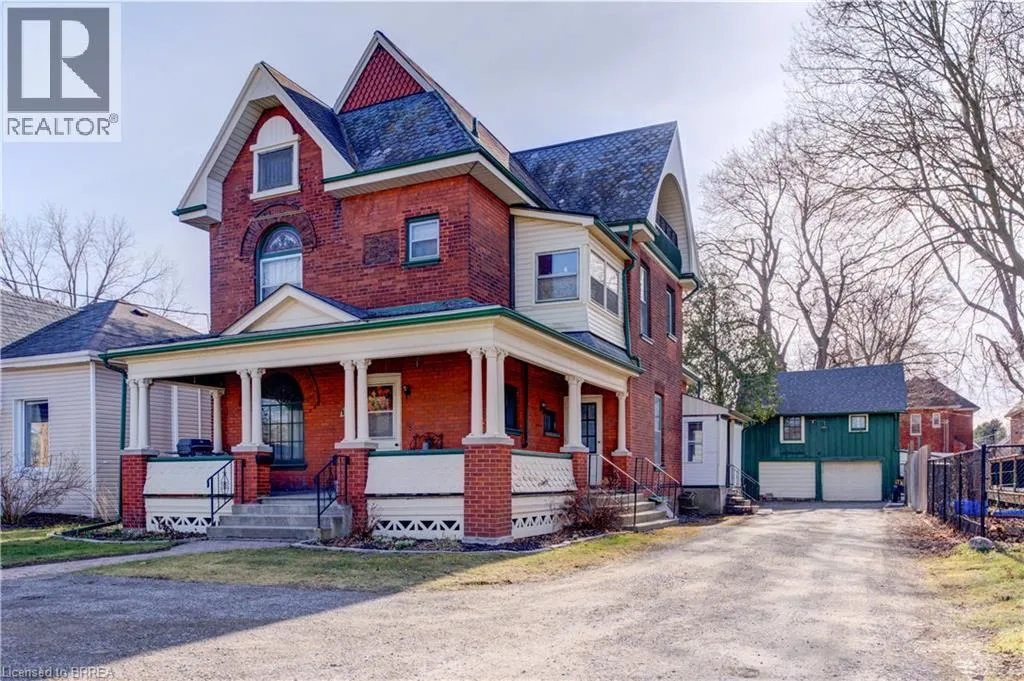 Duplex for rent: 111 Erie Avenue, Brantford, Ontario N3S 2G3