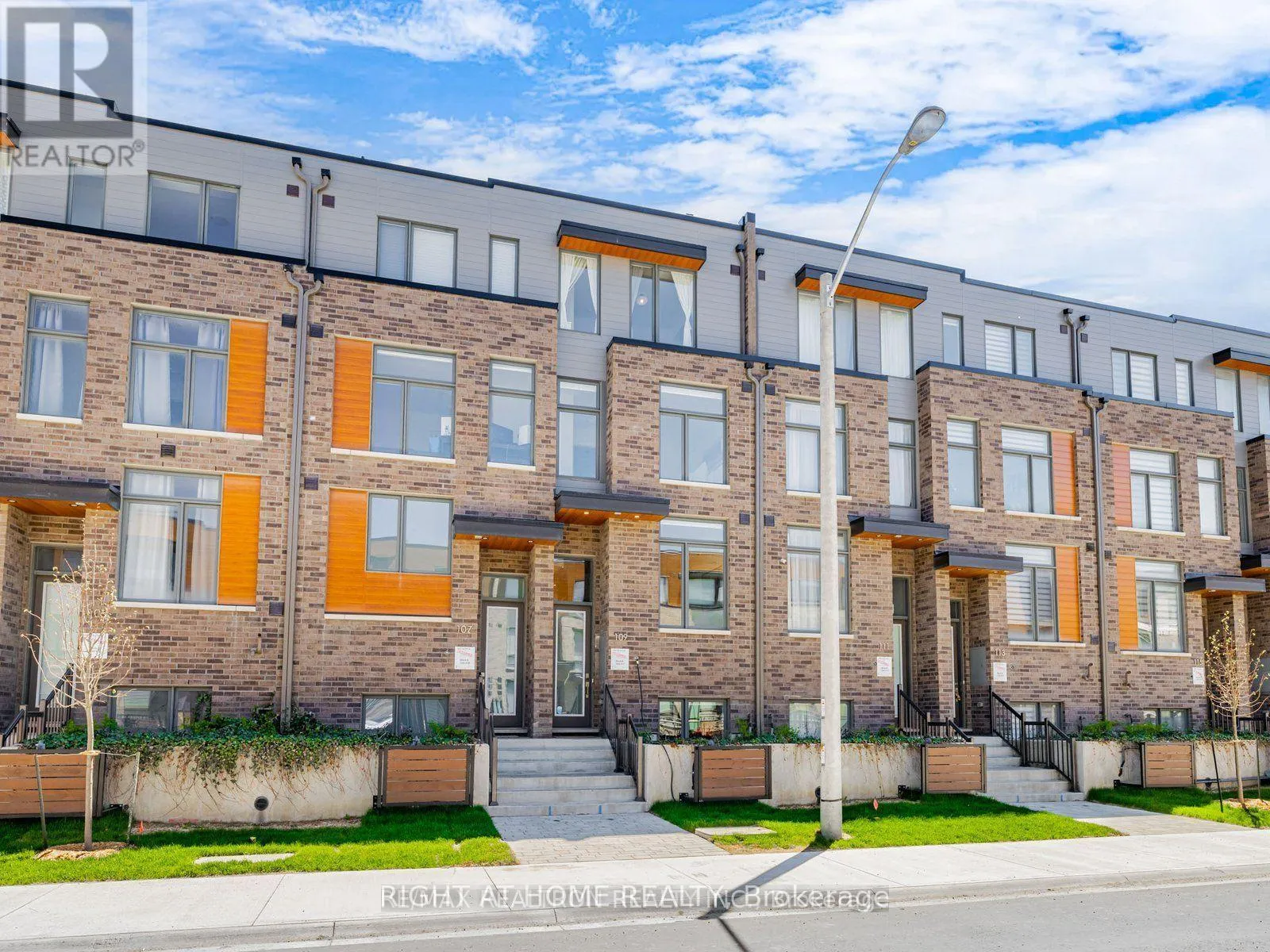 Row / Townhouse for rent: 111 Green Gardens Boulevard, Toronto, Ontario M6A 0E2