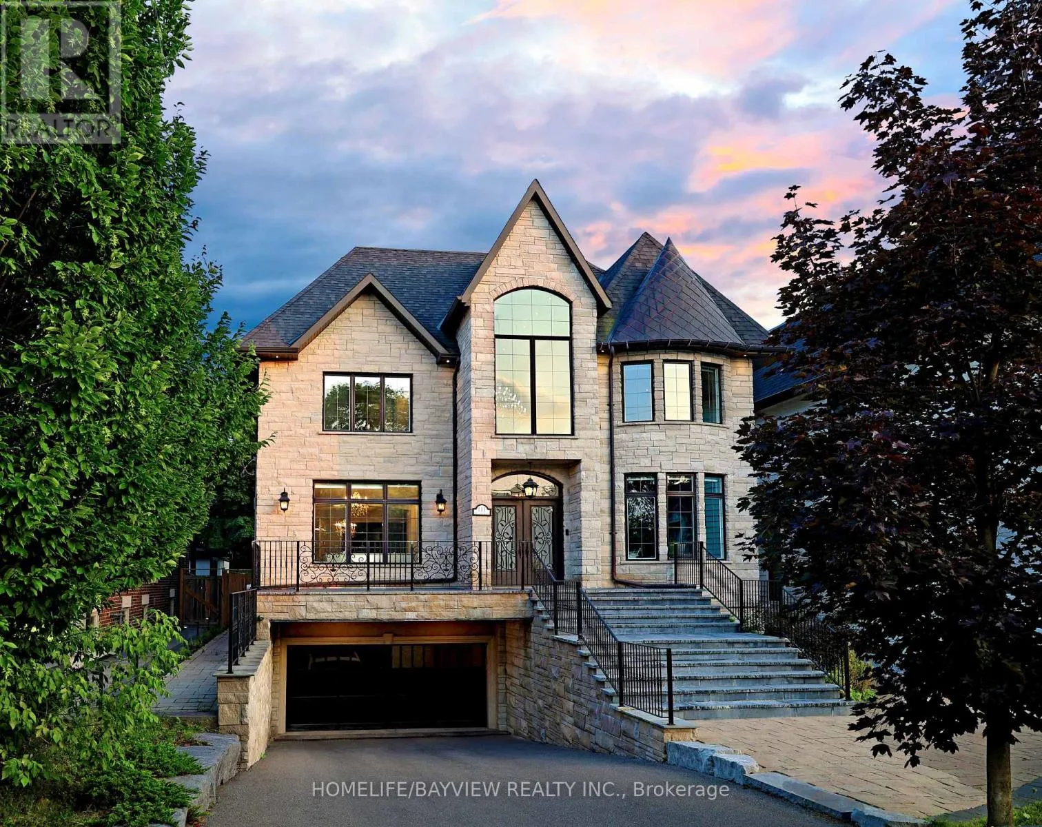 House for rent: 111 Hillview Road, Aurora, Ontario L4G 2M6