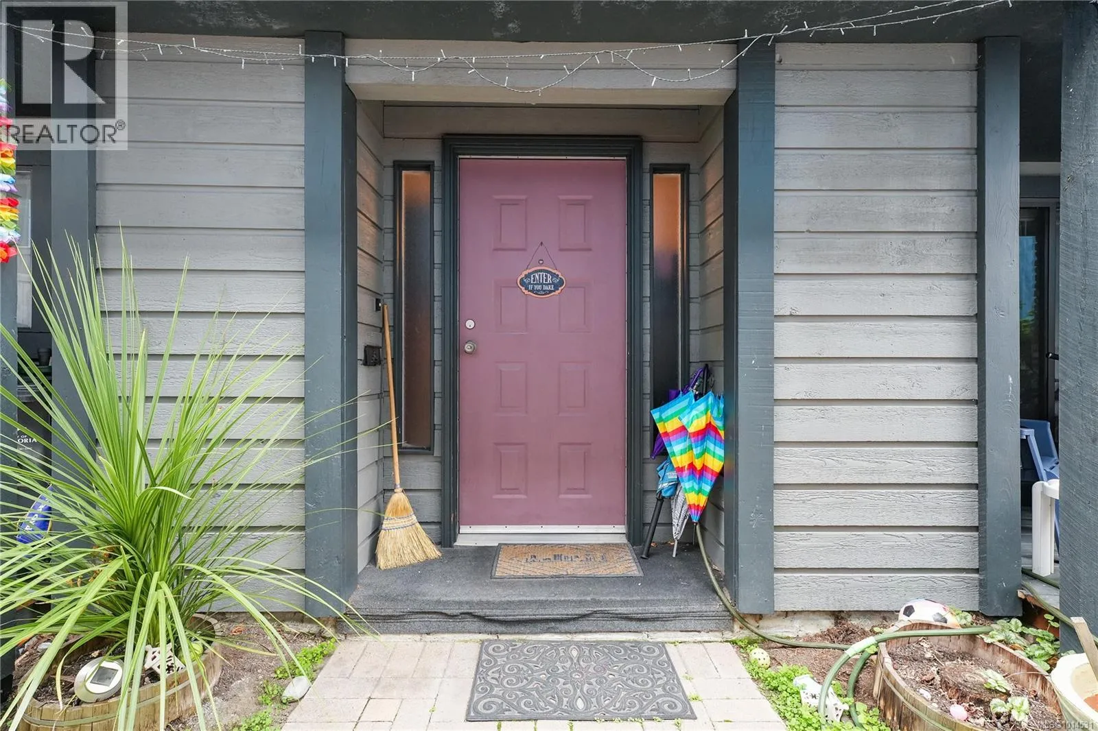 Row / Townhouse for rent: 111 Michigan St, Victoria, British Columbia V8V 1R2