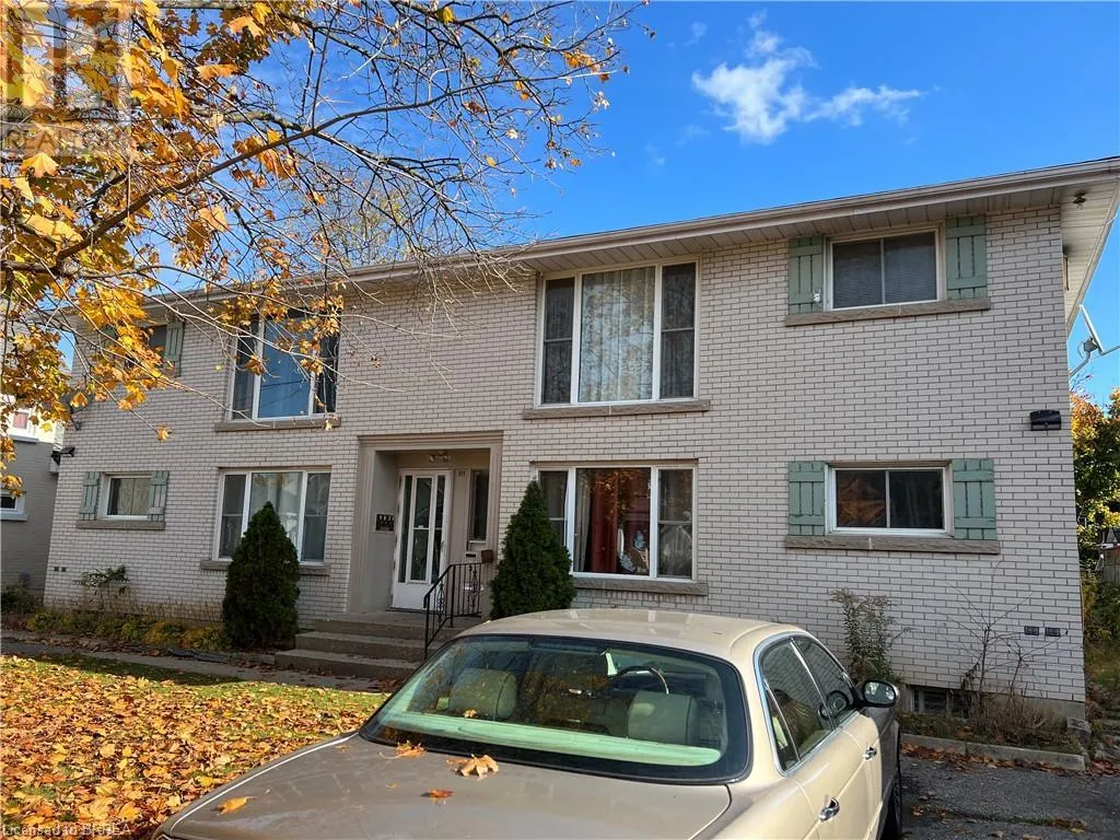 Fourplex for rent: 111 Murray Street, Brantford, Ontario N3S 5P5