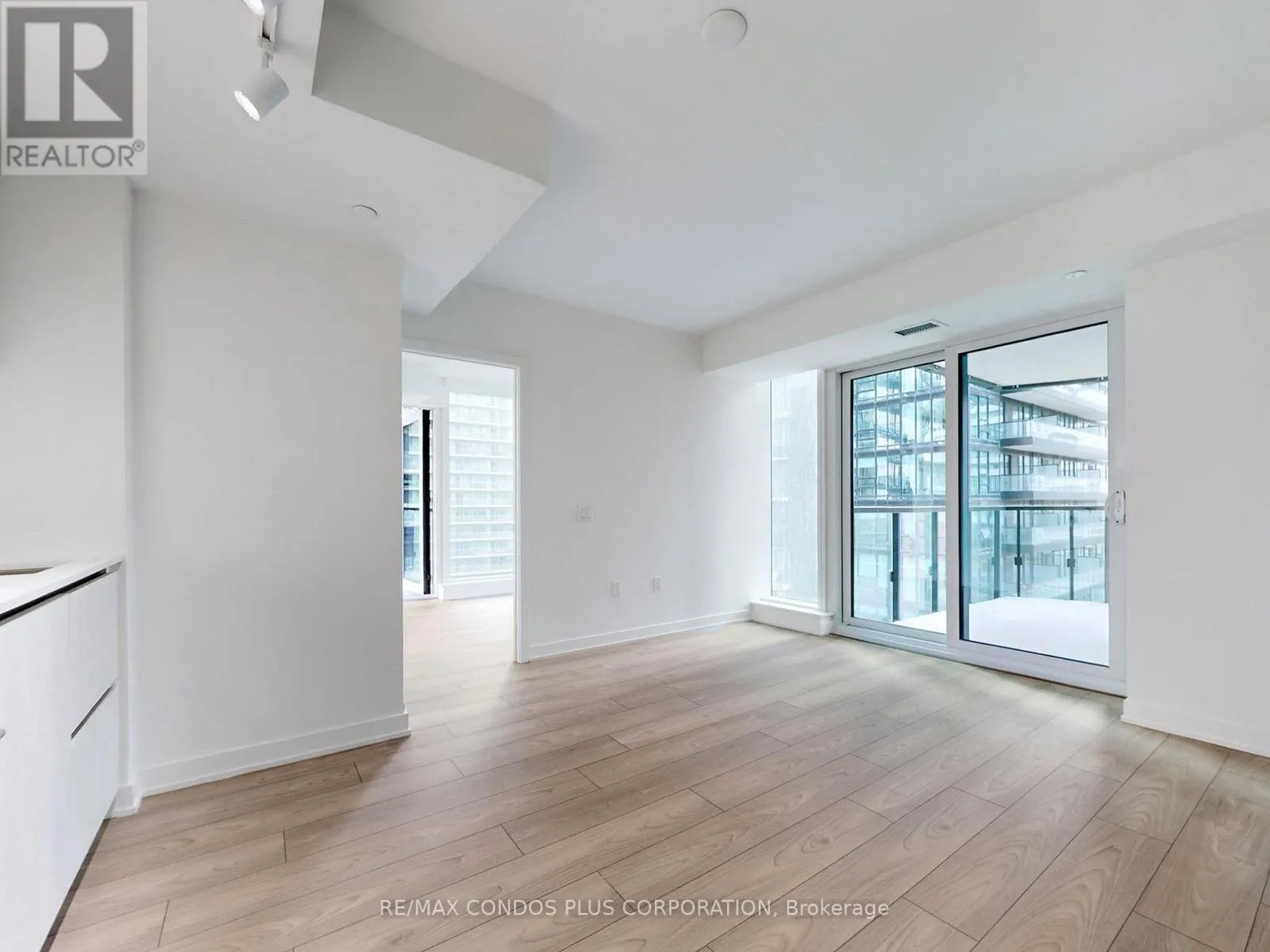 Apartment for rent: 1110 - 120 Broadway Avenue, Toronto, Ontario M4P 1V6