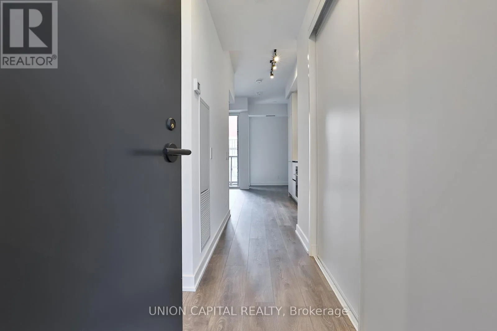 Apartment for rent: 1111 - 108 Peter Street, Toronto, Ontario M5V 0W2