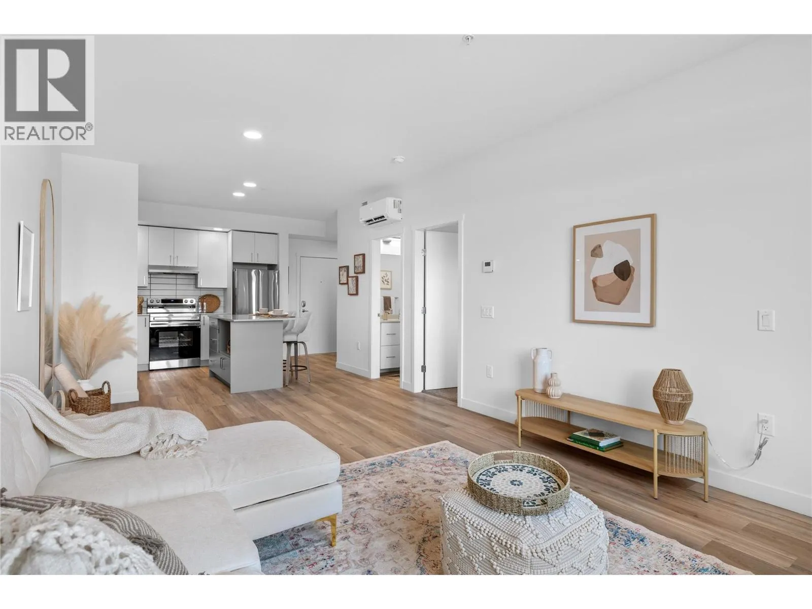 Apartment for rent: 1111 Frost Road Unit# 313, Kelowna, British Columbia V1W 0G8