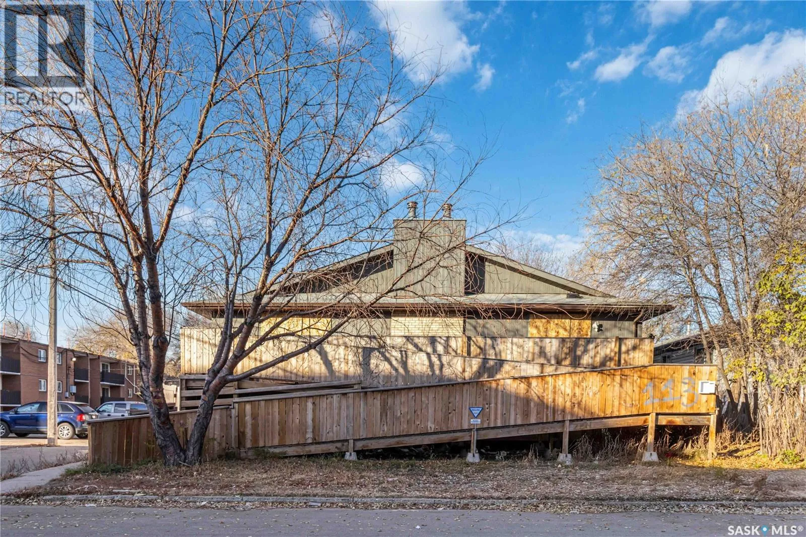 Duplex for rent: 111-113 Q Avenue N, Saskatoon, Saskatchewan S7L 2Y4