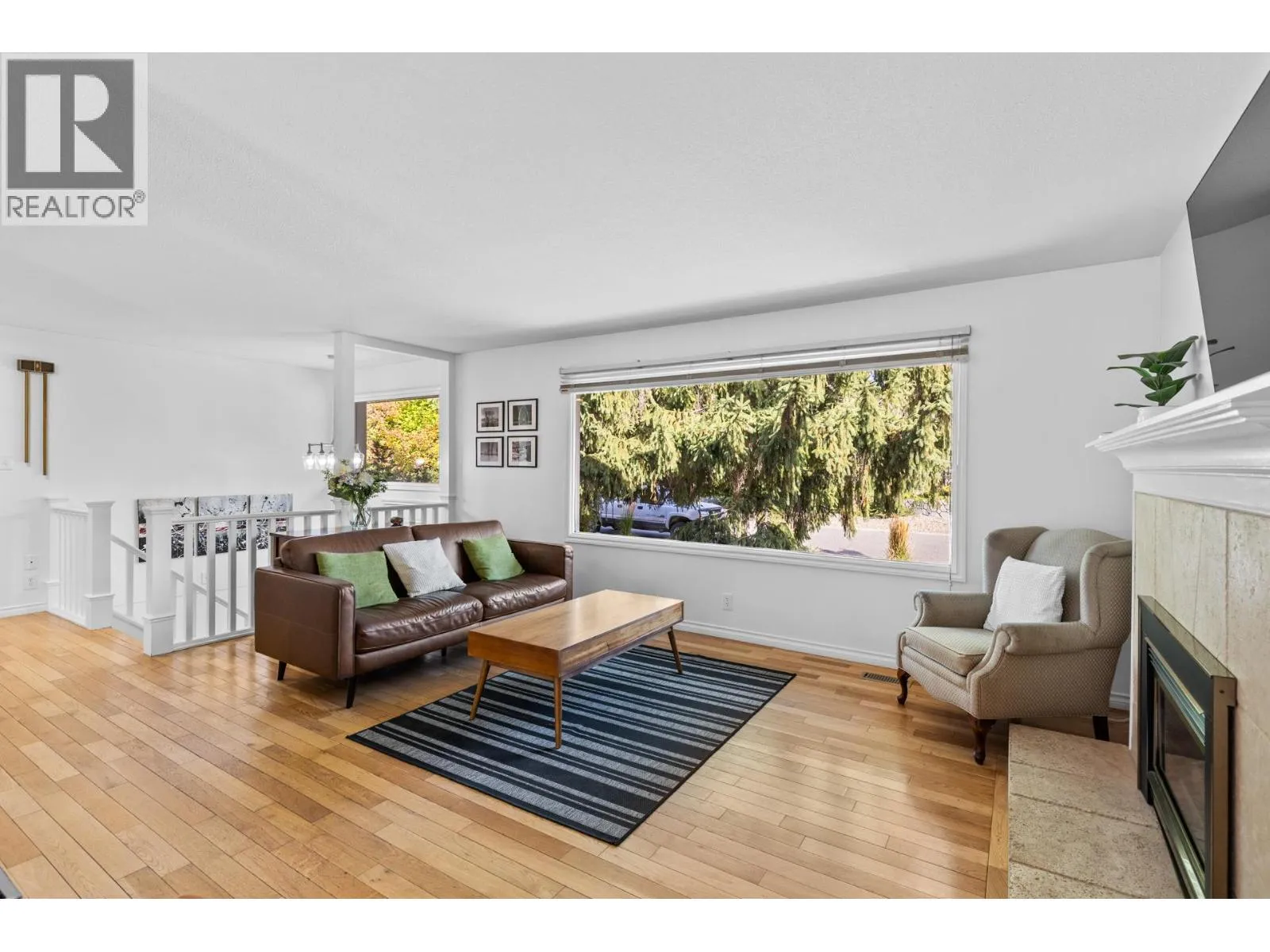 House for rent: 1112 Pinecrest Lane, Kelowna, British Columbia V1Y 4L5