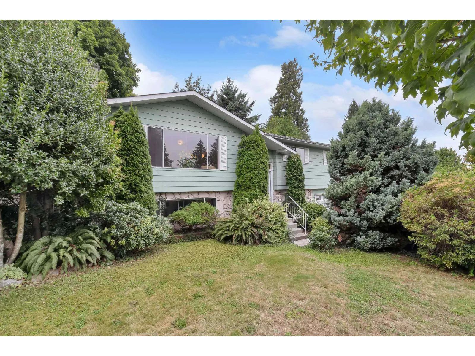 House for rent: 11138 84b Avenue, Delta, British Columbia V4C 3Y8