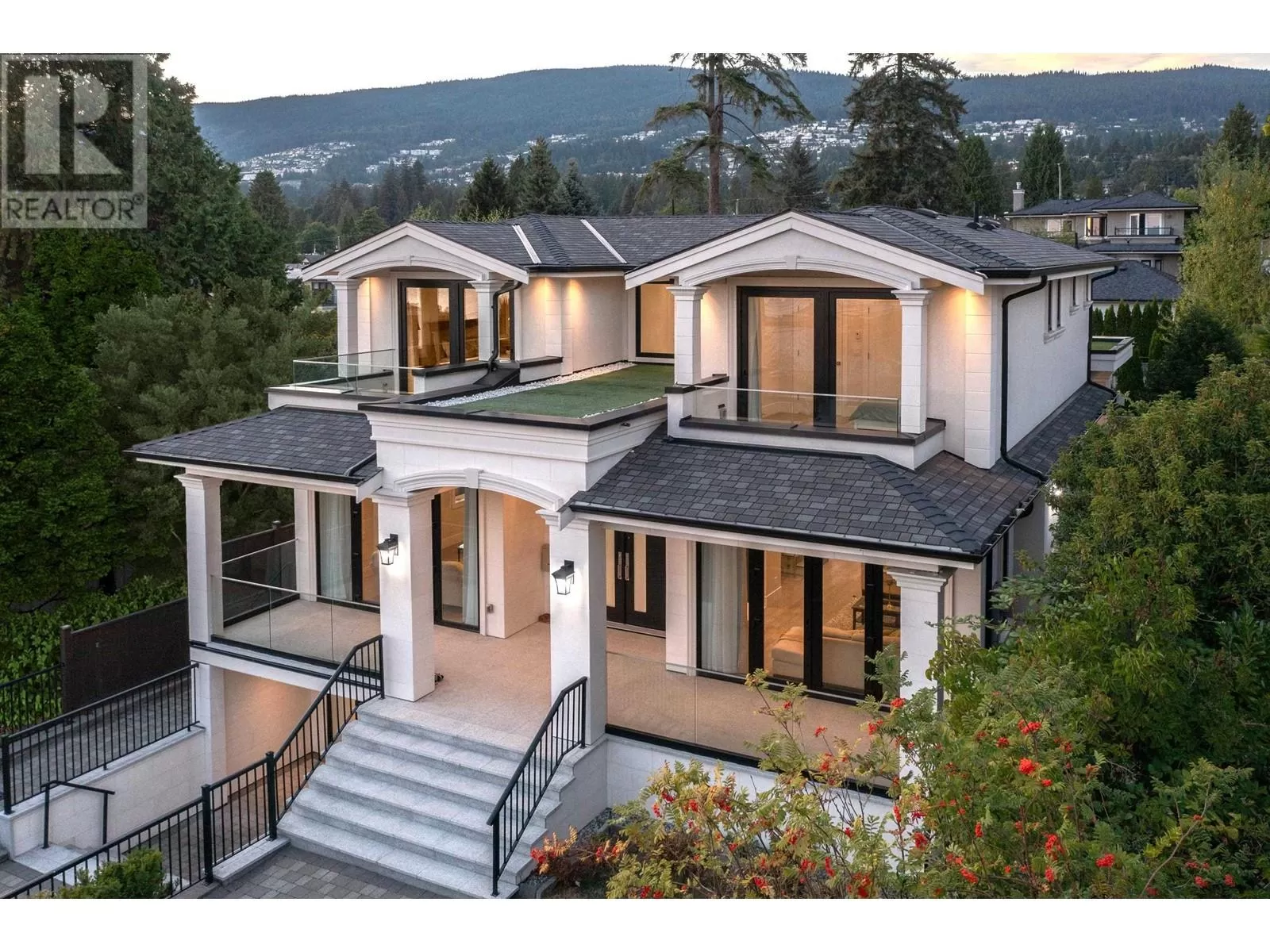 House for rent: 1115 Fulton Avenue, West Vancouver, British Columbia V7T 1N4