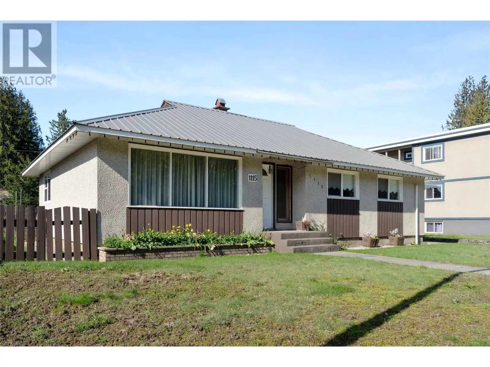 House for rent: 1115 Victoria Road W, Revelstoke, British Columbia V0E 2S0