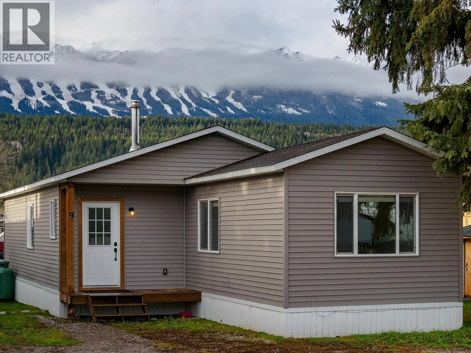 Manufactured Home for rent: 1117 10th Avenue N Unit# 9, Golden, British Columbia V0A 1H3