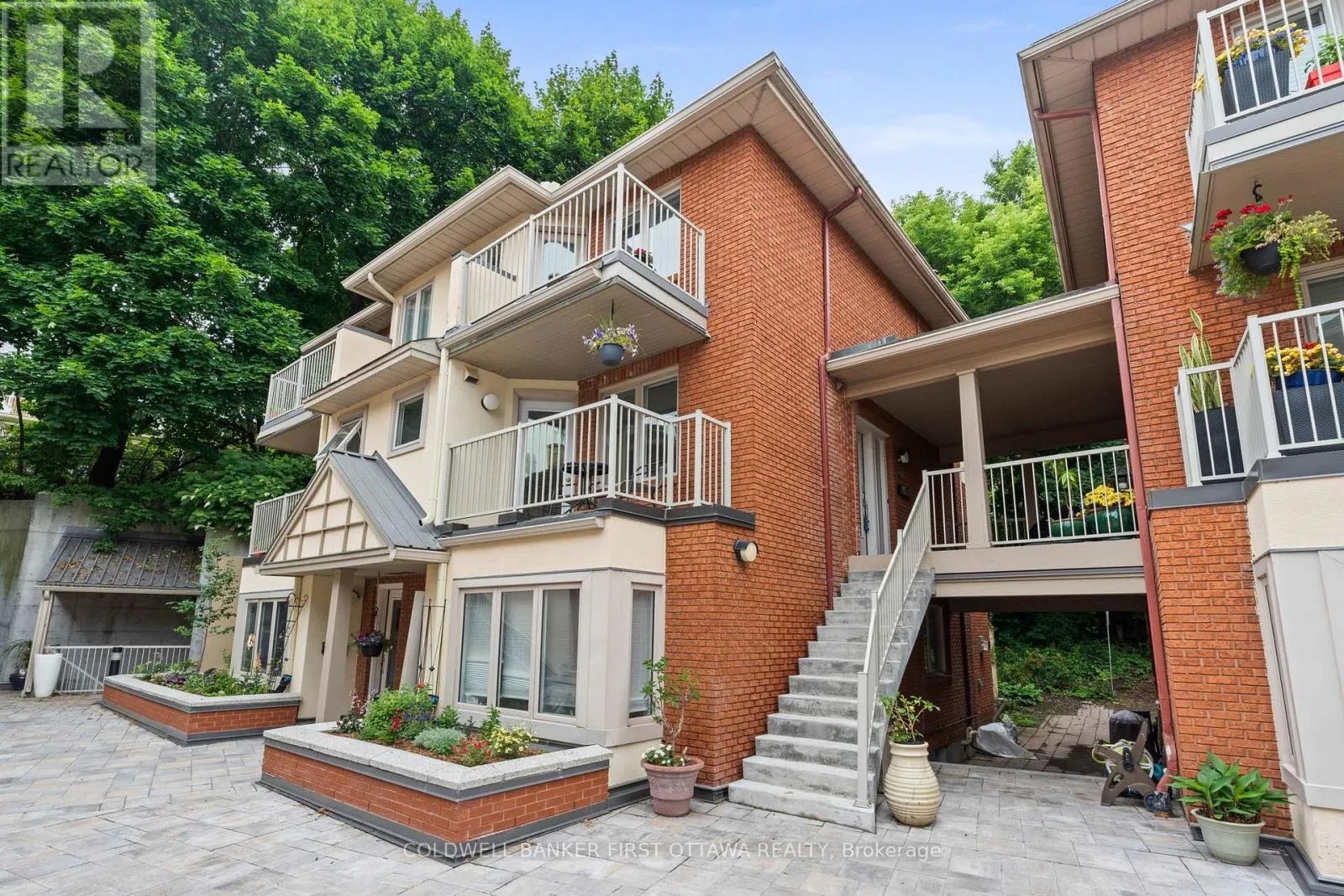 Apartment for rent: 111f - 250 Fountain Place, Ottawa, Ontario K1N 9N7