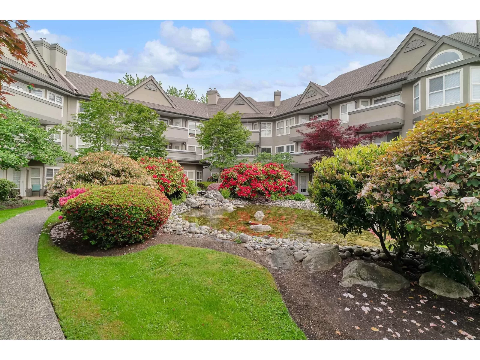 Apartment for rent: 112 12088 66 Avenue, Surrey, British Columbia V3W 1Z9