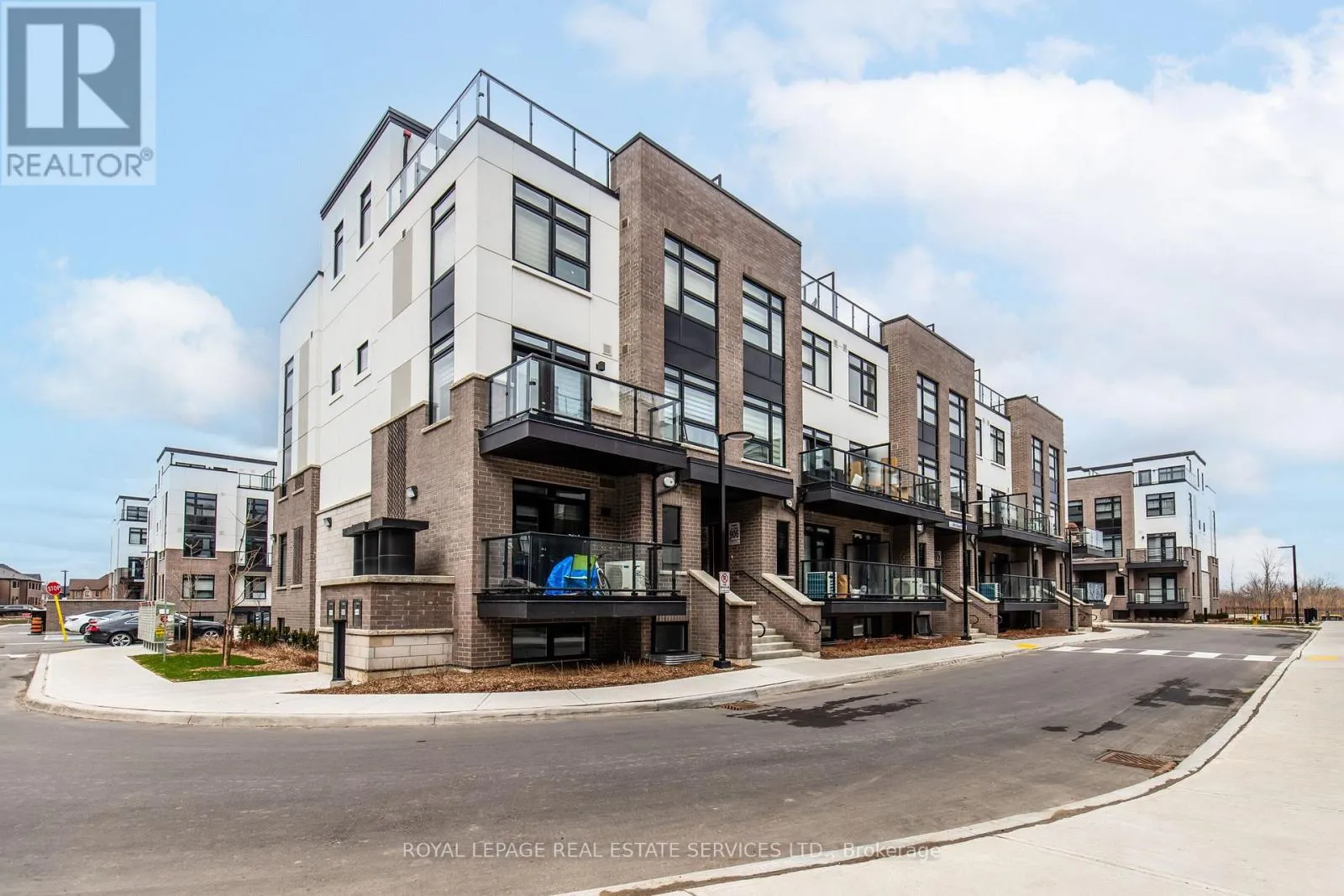 Row / Townhouse for rent: 112 - 1597 Rose Way, Milton, Ontario L9E 1N4