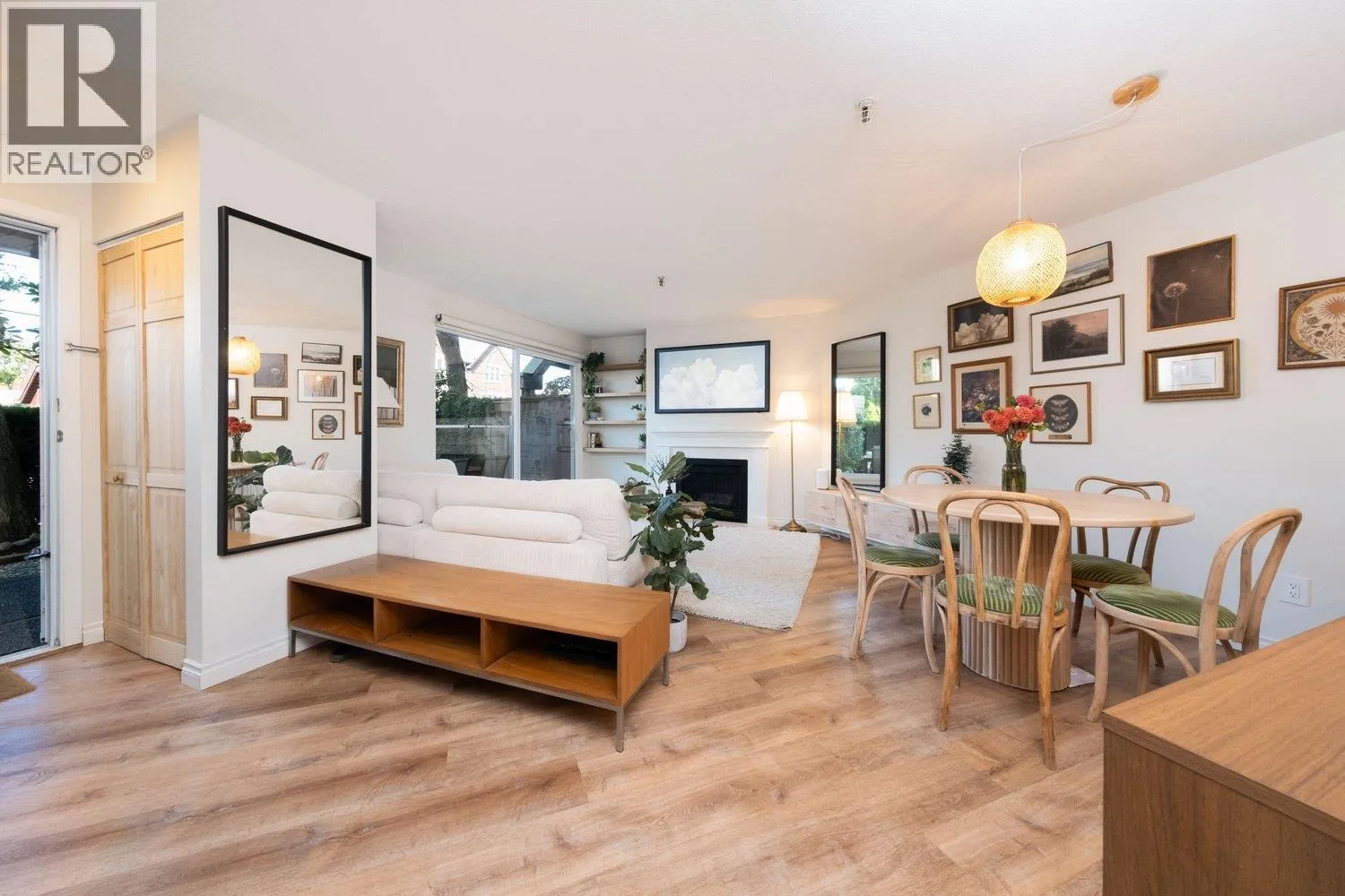 Row / Townhouse for rent: 112 2020 W 8th Avenue, Vancouver, British Columbia V6J 1W5