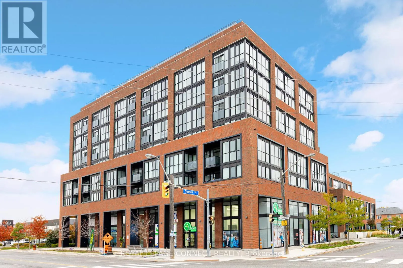 Apartment for rent: 112 - 2300 St Clair Avenue W, Toronto, Ontario M4V 0A2