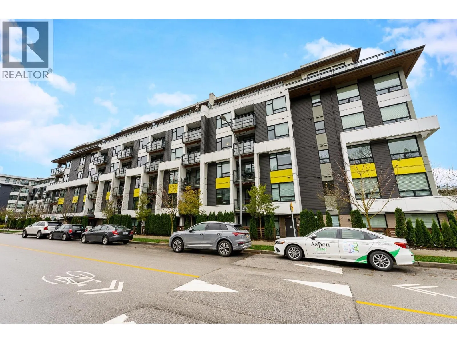 Apartment for rent: 112 3038 St George Street, Port Moody, British Columbia V3H 0L3