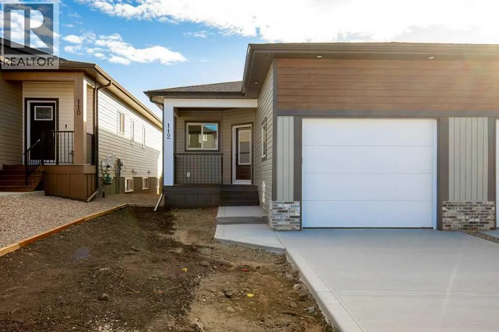 Duplex for rent: 112 Gray Close, Sylvan Lake, Alberta T4S 0W4