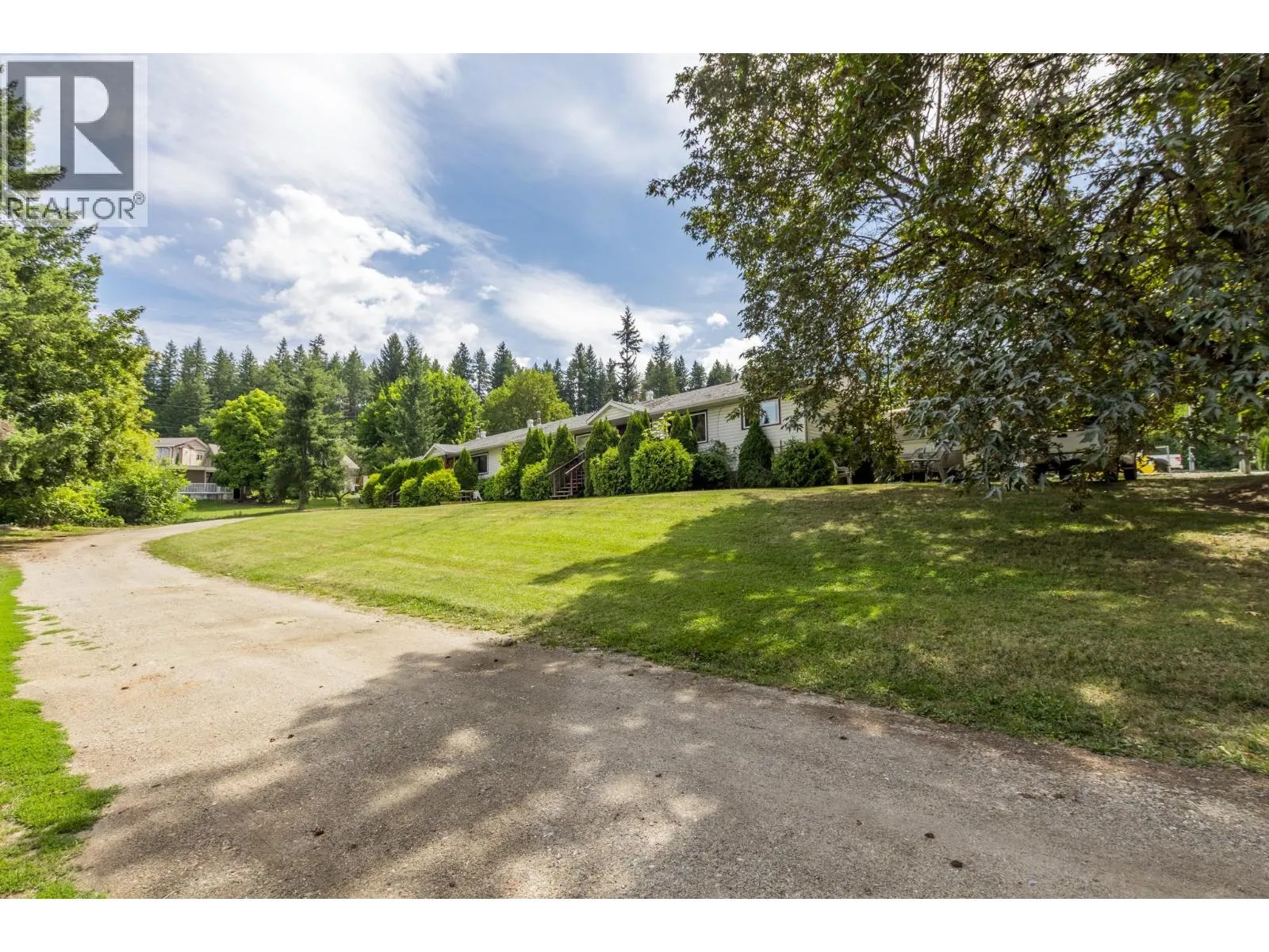 Fourplex for rent: 1120 Shuswap Street Se, Salmon Arm, British Columbia V1E 1G2