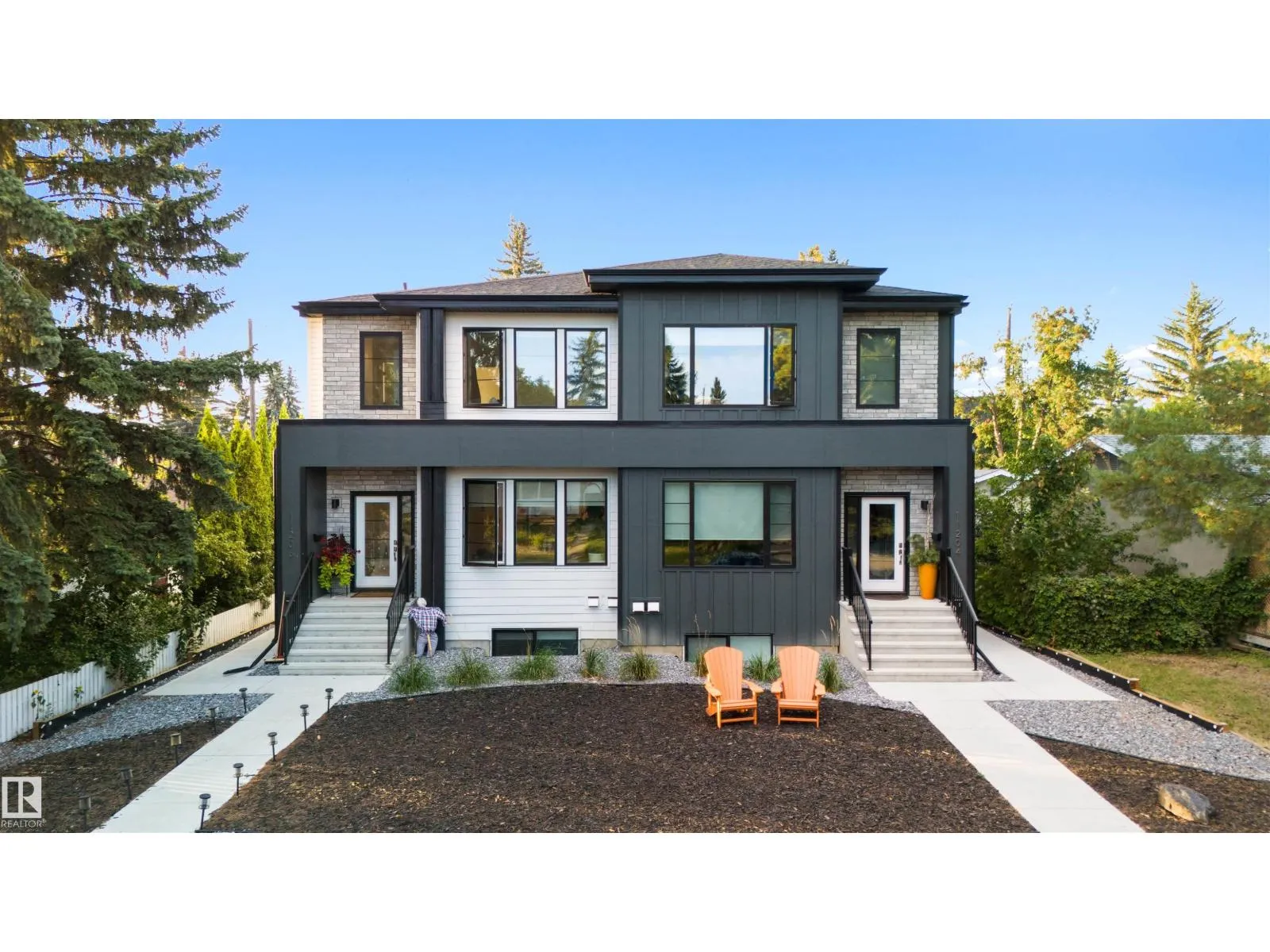 Duplex for rent: 11204 & 11206 55 Av Nw, Edmonton, Alberta T6H 0X1