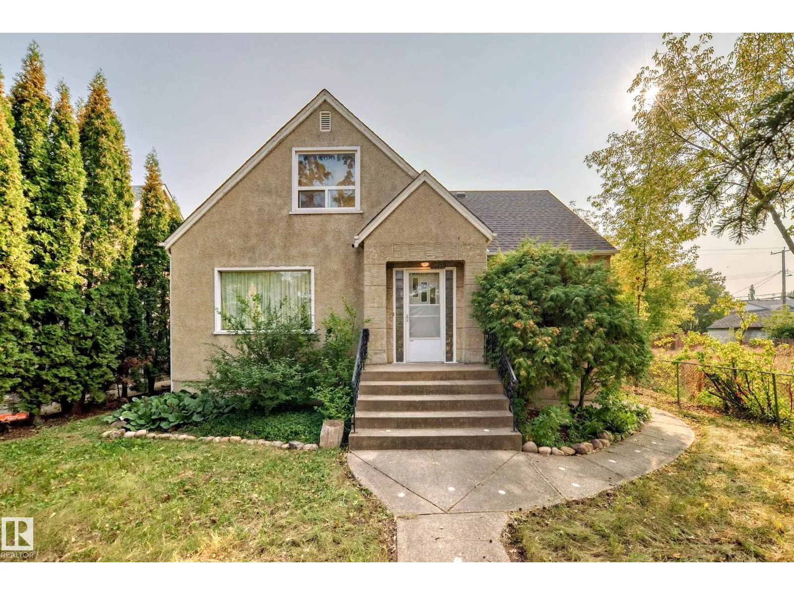 House for rent: 11233 95 St Nw, Edmonton, Alberta T5G 1K8