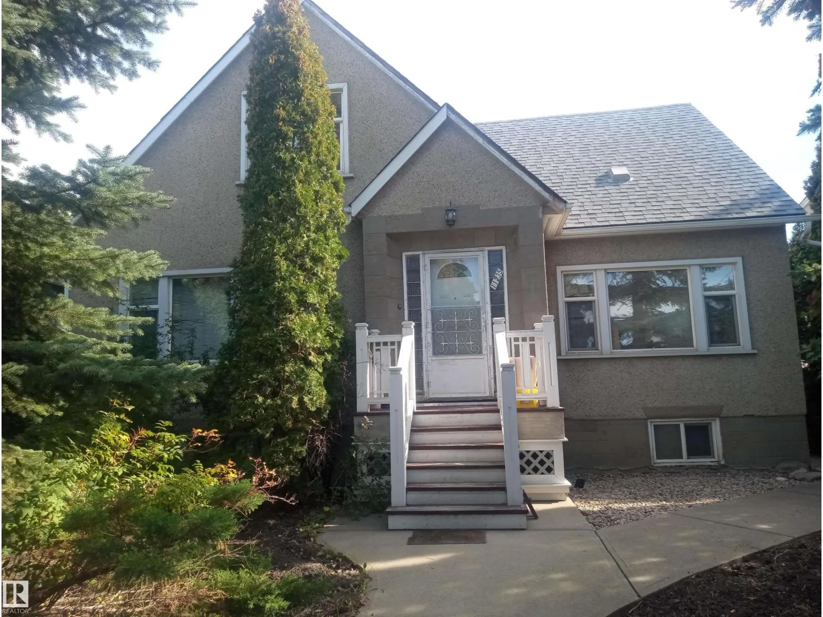 House for rent: 11235 95 St Nw Nw, Edmonton, Alberta T5G 1K8