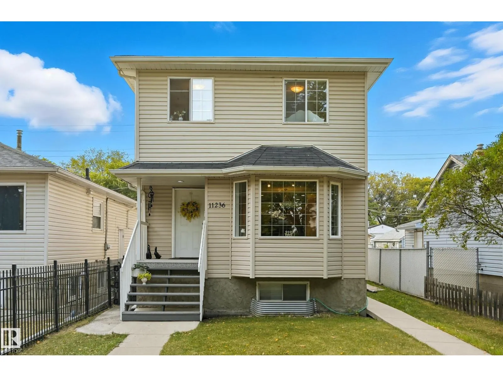 Duplex for rent: 11236 84 St Nw, Edmonton, Alberta T5B 3A9