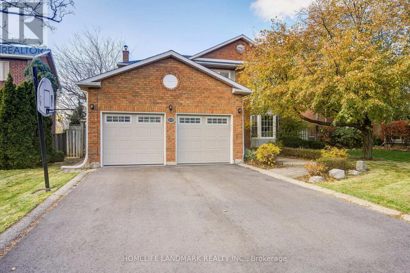 House for rent: 1124 Creekside Drive, Oakville, Ontario L6H 4Z5